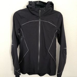 Lululemon rain jacket size 4